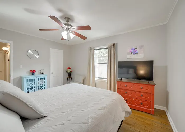 Walk To Expo Square: 4 Mi To Dtwn Holiday home Tulsa