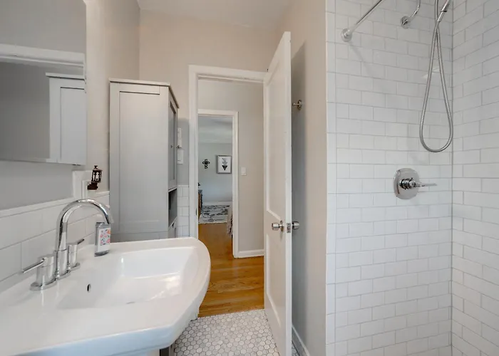 Walk To Expo Square: 4 Mi To Dtwn Holiday home *